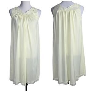 Shadowline VTG Nightgown Yellow 100% Nylon Chemise size Petite Fits S/XS Lace